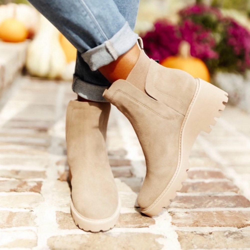Dolce Vita Huey H2O boots in Mushroom Suede. Size 10. LIKE NEW!